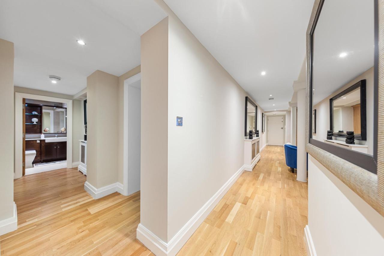 Ultra Massive House By Hyde Park Apartament