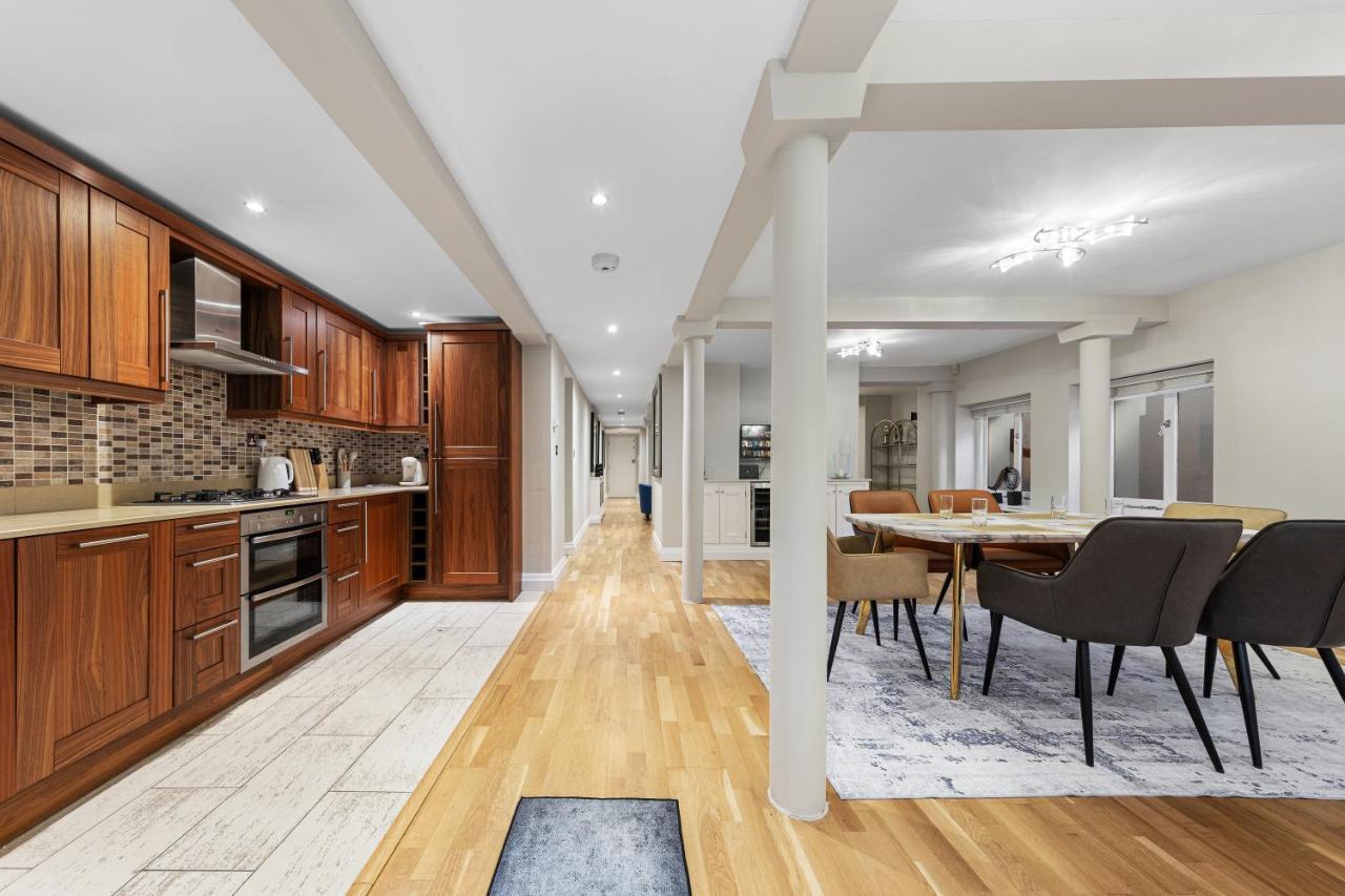 Ultra Massive House By Hyde Park Apartament *